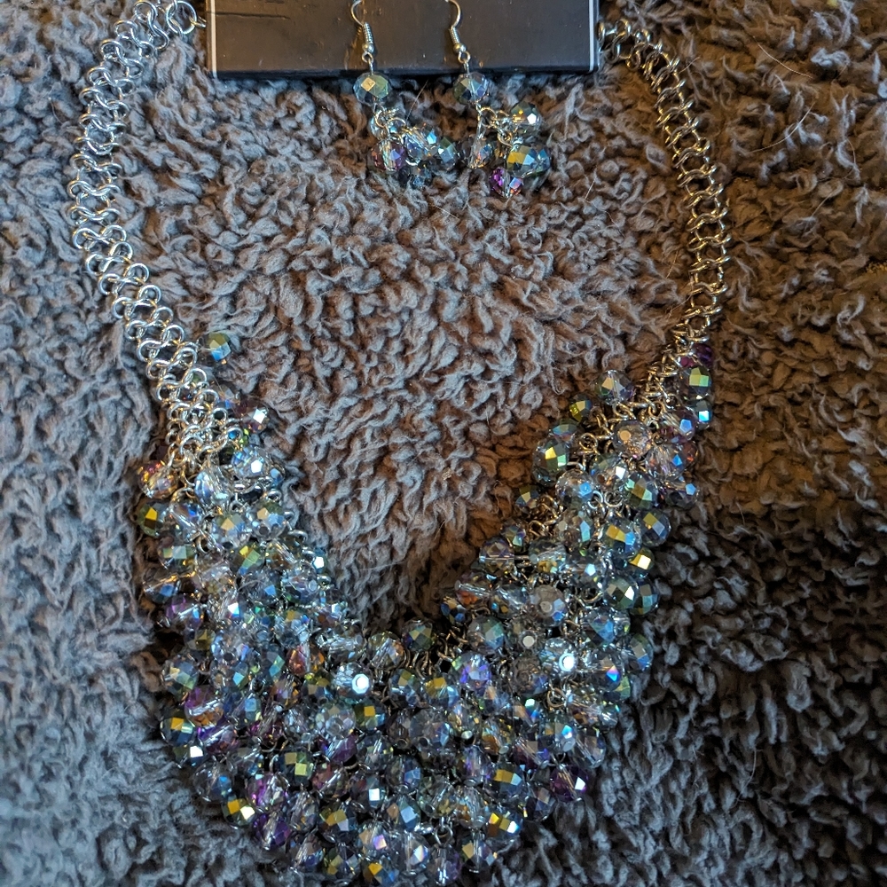 Paparazzi Zi signature collection statement necklace and earrings set - Picture 4 of 6